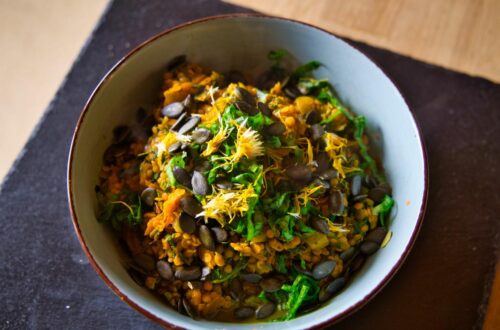 Brennnessel-Linsen-Bowl